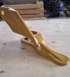 Ząb boczny prawy JCB 333-D8457 SHARK