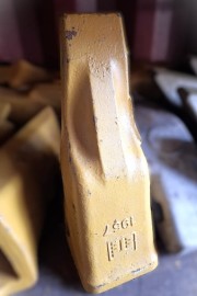 Ząb zrywaka  (4T-4501)