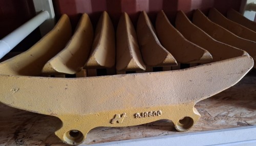 OSŁONA BOCZNA ŁYŻKI (9J-9600)