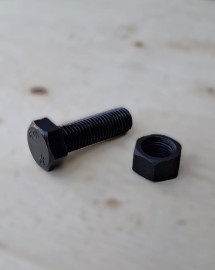 Śruba M16 x 48mm z nakrętką